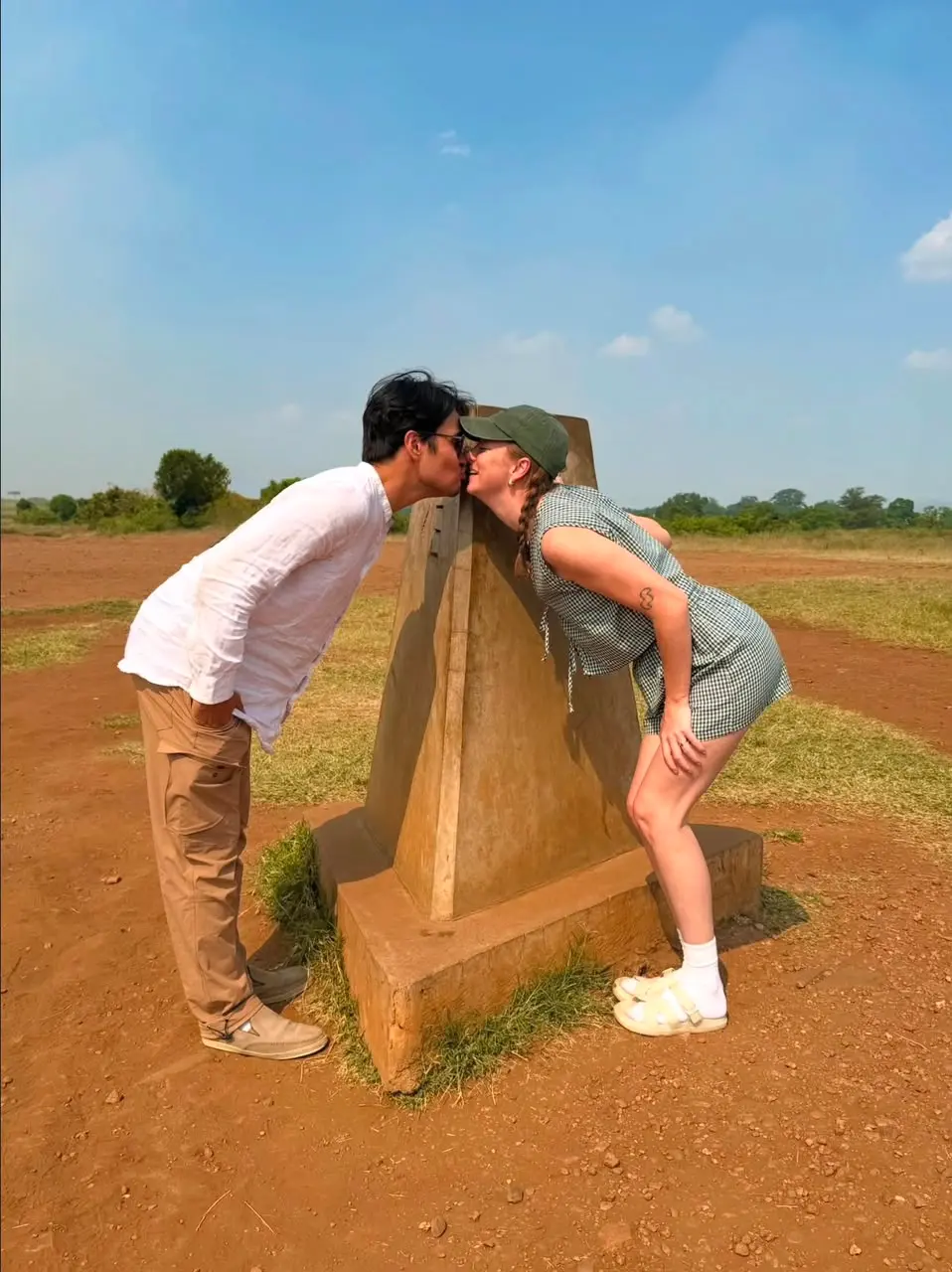 A kiss on the equator line